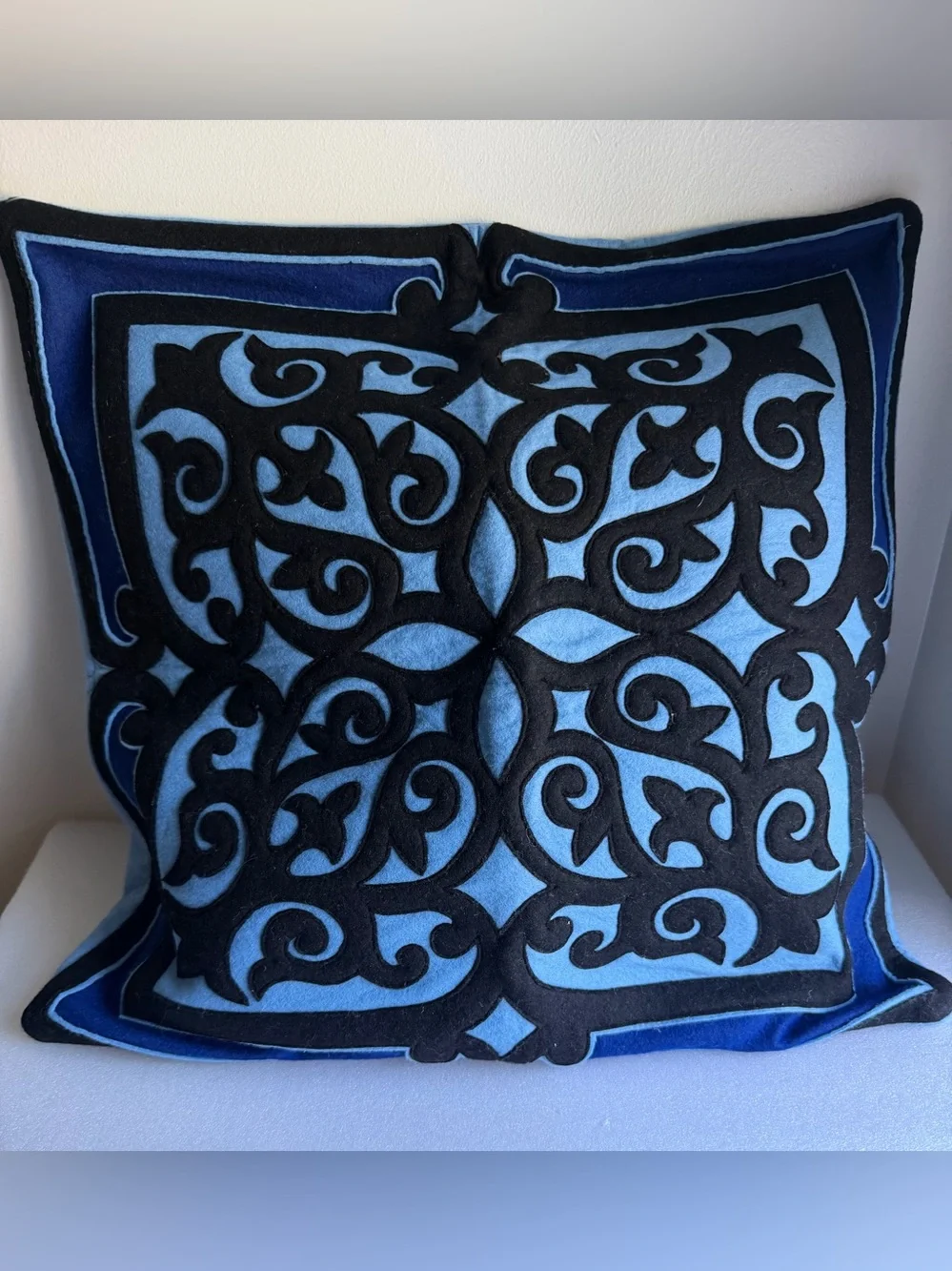 Retired Sandor Collection NOS NWT 20x20 100% Wool Blue Black Pillow Cover